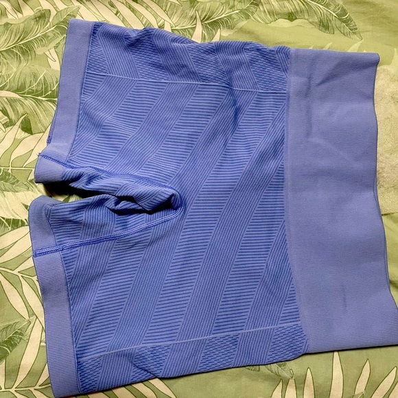 Lululemon - Picture 1 of 2